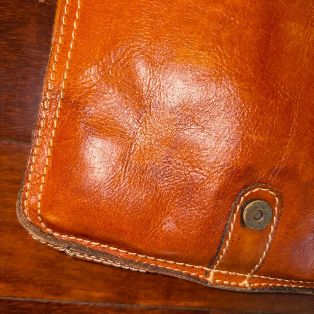 Vintage Tan Leather Messenger Bag. Patricia Nash - Picture 14 of 15